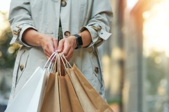 online-a-60-miliardi,-il-commercio-fisico-resta-centrale