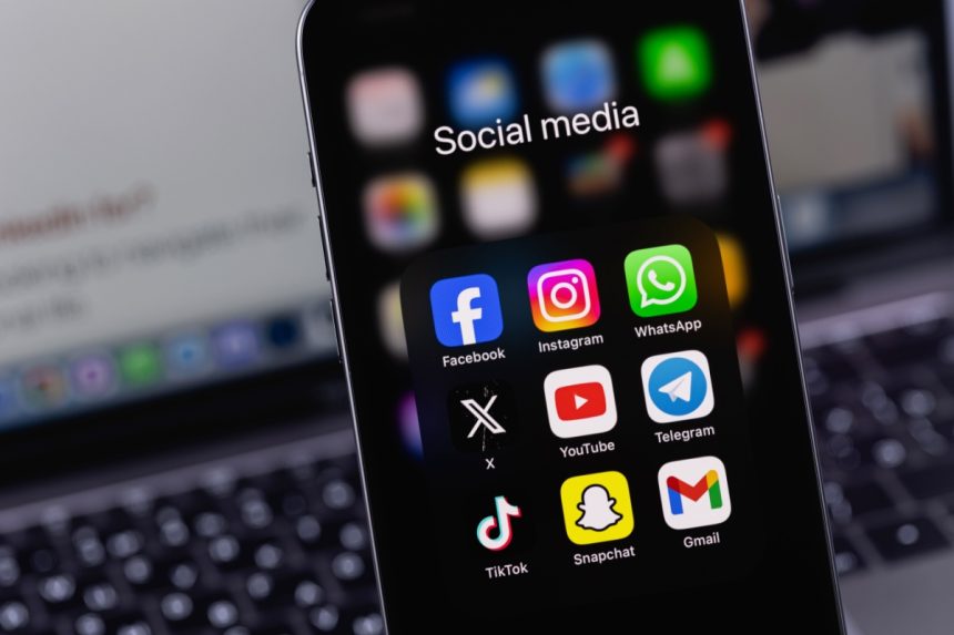 social-network-sotto-accusa-per-i-rischi-sui-minori